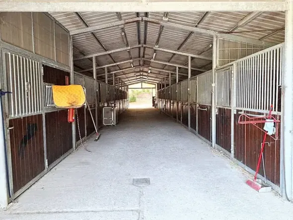 #15015 Centro ippico di 72.340 mq