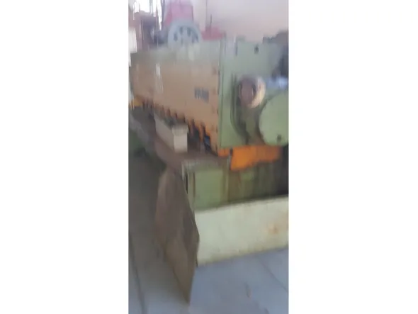 CESOIA A GHIGLIOTTINA MECCANICA ROMEA 2500X4 MM