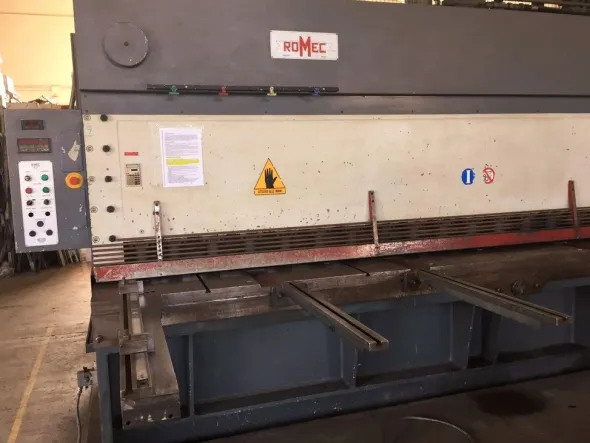 Cesoia a ghigliottina oleodinamica ROMEC MH 40/10
