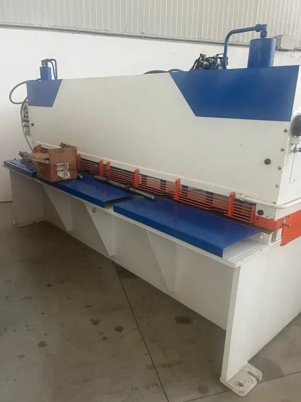 Cesoia Warcom 3000x4/6 usata