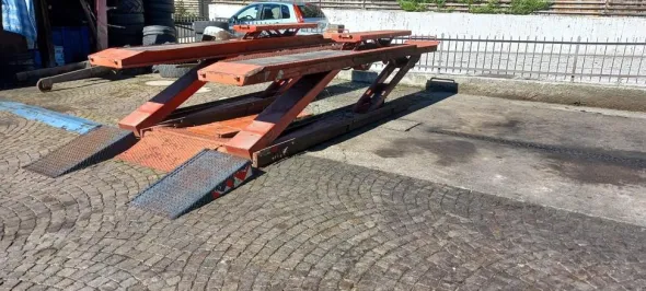 CESSIONE AZIENDA INGROSSO AUTOMOTIVE-MACCHINE UTENSILI