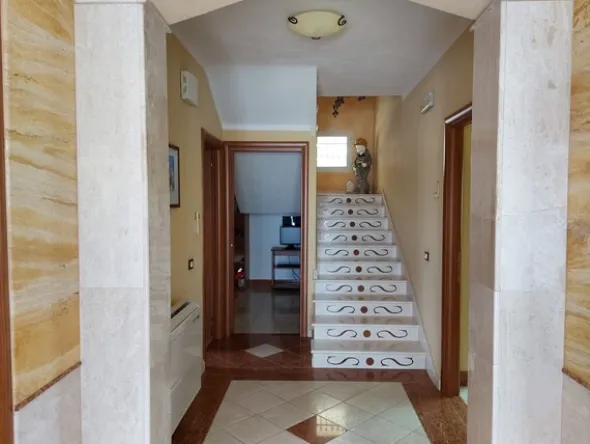 1#5942 Cessione di azienda dedita alla vendita di marmi e pietre