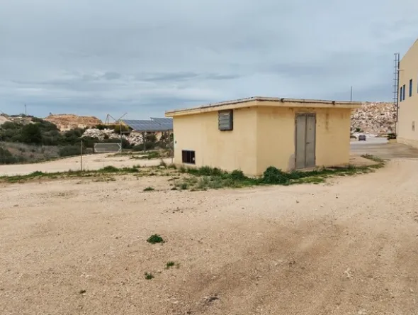 1#5942 Cessione di azienda dedita alla vendita di marmi e pietre