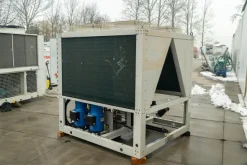 Chiller Daikin 77/87 kW | pompa di calore | Usato