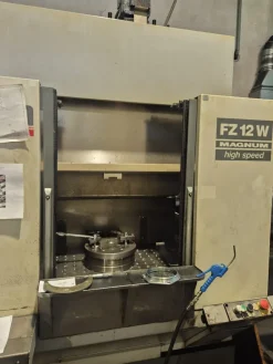 Chiron FZ 12 W · 2009 - Centro di lavoro CNC usato