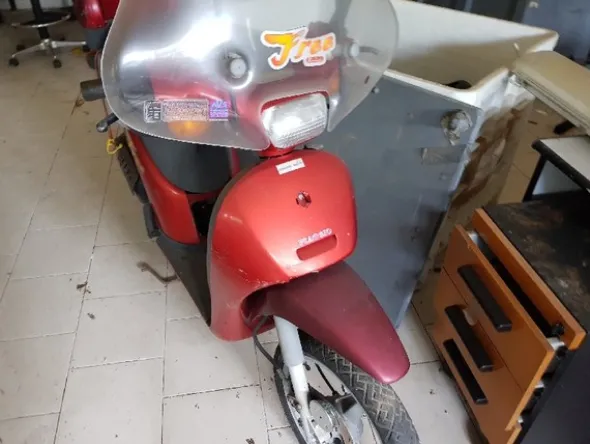8#4986 Ciclomotore Piaggio Free e Mountain Bike