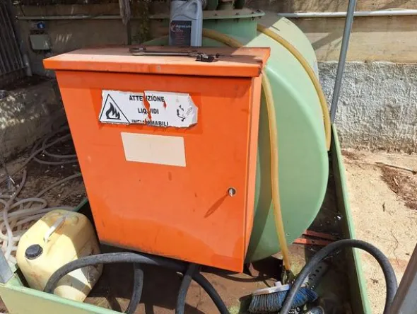 11#8633 Cisterna per carburante AMA