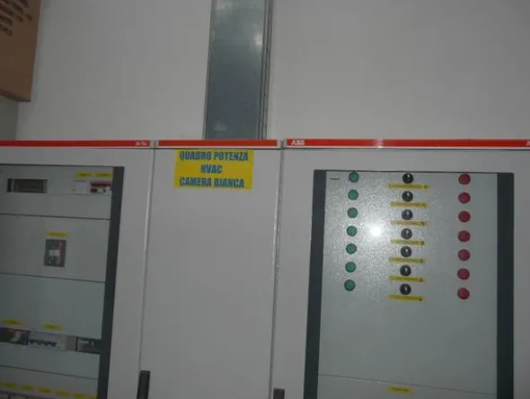 2#3241 Clean room a servizio di area sterilizzazione e confezionamento indumenti sterili
