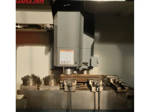 CODICE 1699 CENTRO DI LAVORO VERTICALE HAAS MS MOD VF-4SS 1000x500