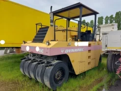 60#7778 Compattatore gommato Dynapac 271
