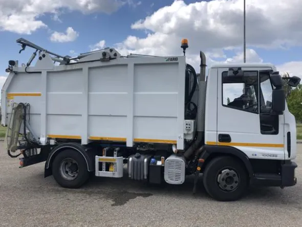 1#4265 Compattatore Iveco 100 E4 con attrezzatura Farid MK2
