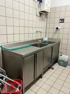 1#7741 Compendio di azienda dedita alla macellazione e al commercio all'ingrosso di bestiame