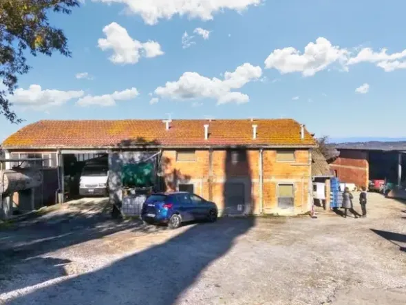 #25003 Complesso agricolo con terreni, abitazione e servizi
