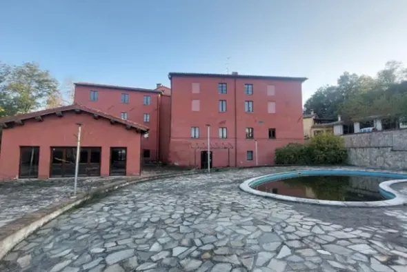 #24984 Complesso alberghiero con bar-ristorante e piscina