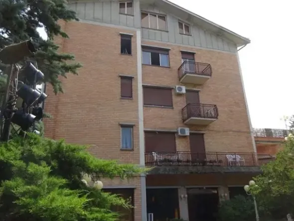 #7941 Complesso alberghiero con discoteca e terreni agricoli