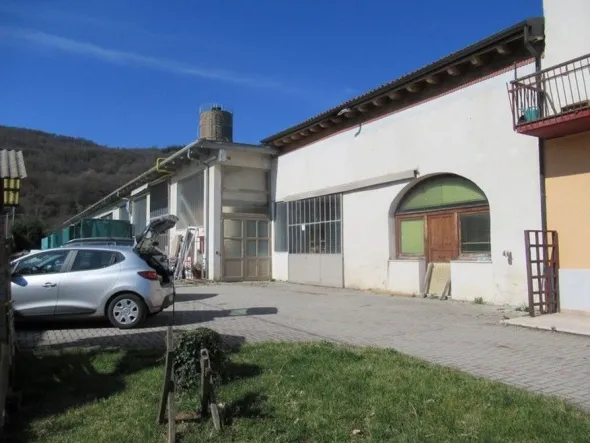 #7344 Complesso artigianale ad uso falegnameria