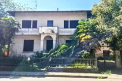#2515000 Complesso artigianale commerciale e corte