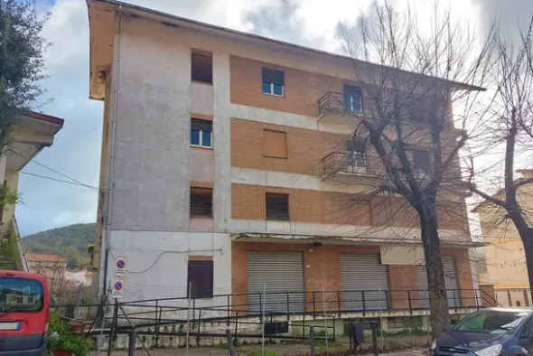 #19451 Complesso artigianale con cortile e pertinenze