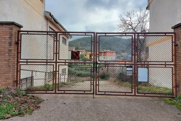 #19451 Complesso artigianale con cortile e pertinenze