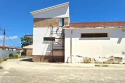 #23963 Complesso artigianale con cortile e pertinenze