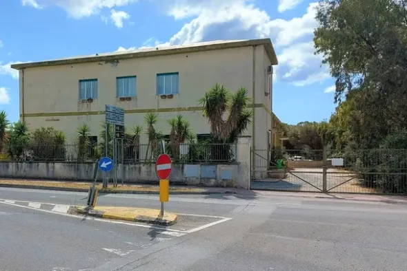 #20405 Complesso artigianale con cortile e pertinenze