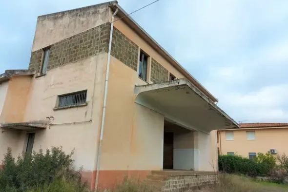 #19435 Complesso artigianale con cortile e pertinenze