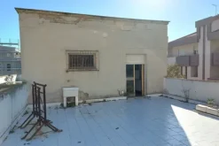 #19446 Complesso artigianale con cortile e pertinenze