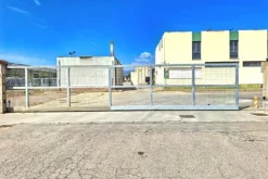 #2536059 Complesso artigianale con cortile e pertinenze