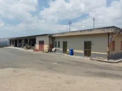 #18407 Complesso commerciale composto da capannoni, tettoie ed un edificio con uffici ed abitazione