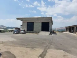 #18407 Complesso commerciale composto da capannoni, tettoie ed un edificio con uffici ed abitazione