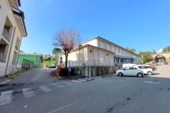 #23530 Complesso commerciale con depositi esterni