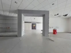 #2516001 Complesso commerciale con magazzini e terreni edificabili