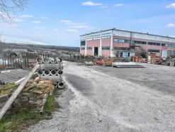 #2516001 Complesso commerciale con magazzini e terreni edificabili