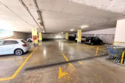 #23531 Complesso commerciale e ampio parcheggio