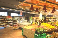 #23531 Complesso commerciale e ampio parcheggio