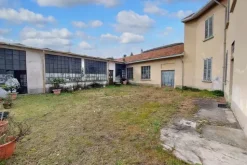 #19899 Complesso con area esterna a destinazione residenziale