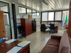 #10550 Complesso con uffici, magazzini, tettoie e piazzali