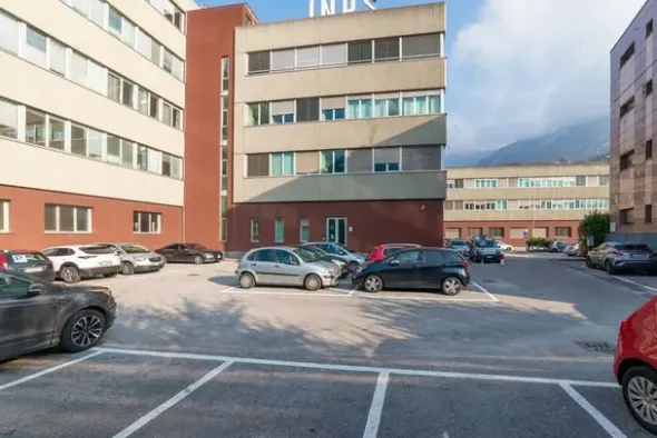 #15091 Complesso direzionale con area di pertinenza esclusiva