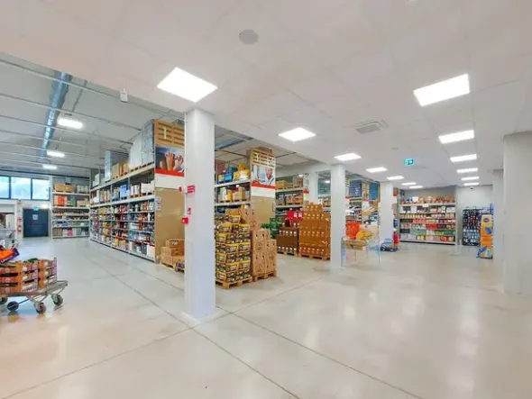#21012 Complesso immobiliare con supermercato, concessionaria, appartamenti e uffici