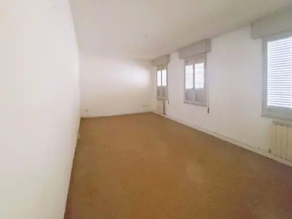 #21012 Complesso immobiliare con supermercato, concessionaria, appartamenti e uffici