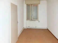 #21012 Complesso immobiliare con supermercato, concessionaria, appartamenti e uffici