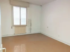 #21012 Complesso immobiliare con supermercato, concessionaria, appartamenti e uffici