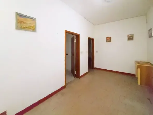 #21012 Complesso immobiliare con supermercato, concessionaria, appartamenti e uffici