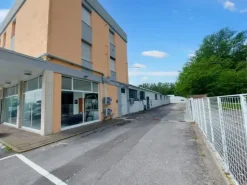 #21012 Complesso immobiliare con supermercato, concessionaria, appartamenti e uffici