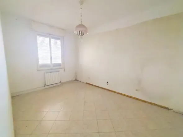 #21012 Complesso immobiliare con supermercato, concessionaria, appartamenti e uffici