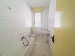 #21012 Complesso immobiliare con supermercato, concessionaria, appartamenti e uffici