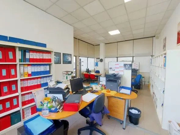 #21012 Complesso immobiliare con supermercato, concessionaria, appartamenti e uffici