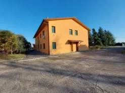 #15189 Complesso immobiliare con terreno