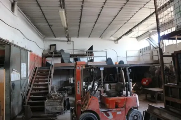 #18116 Complesso industriale con area cortiliva