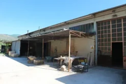 #18116 Complesso industriale con area cortiliva